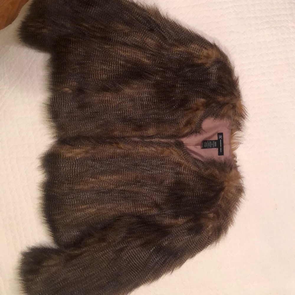 EUC Faux fur crop jacket